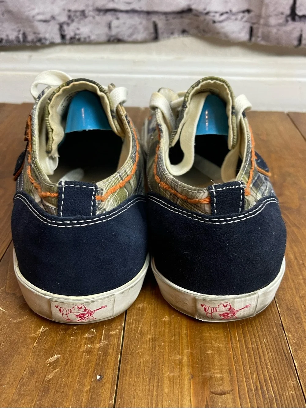 True Religion Mens size 10.5 canvas plaid sneakers